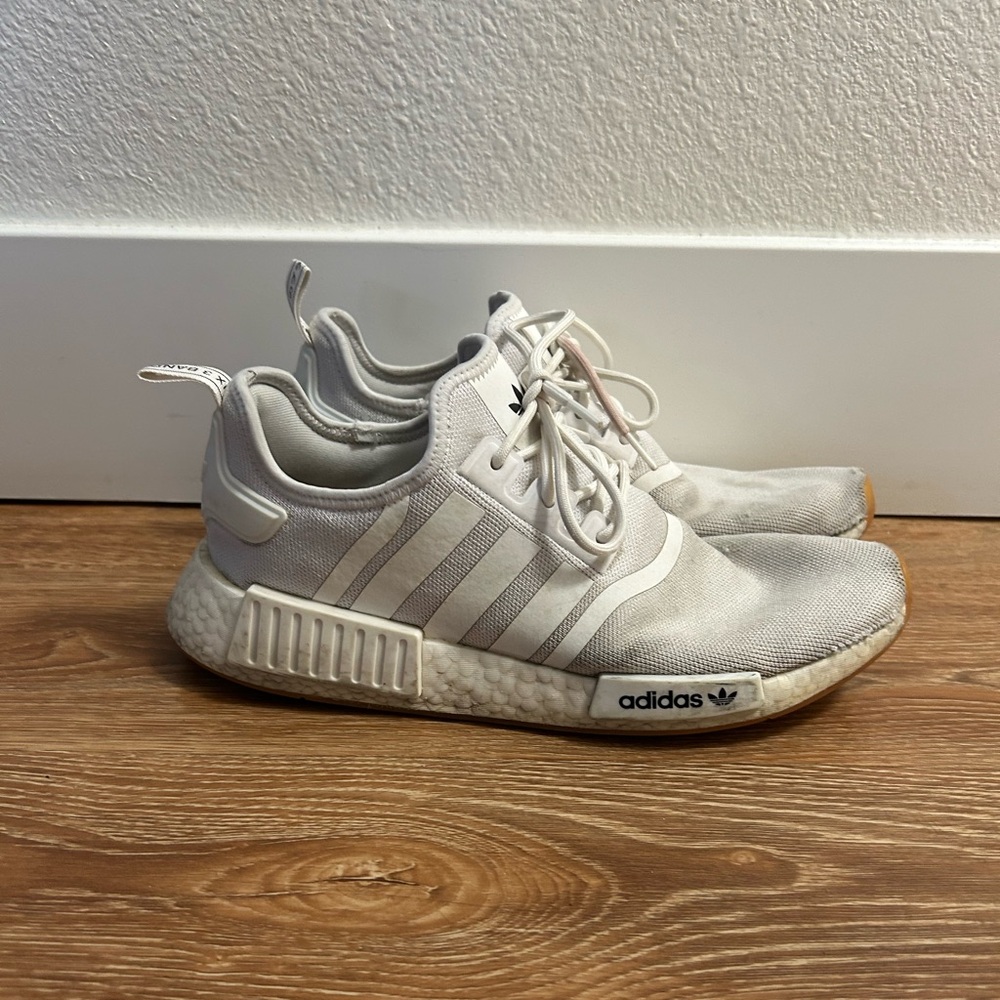 Men’s Adidas Off-White NMD R1 Sneakers size 9